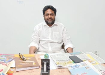 இமாச்சலபிரதேச மாநிலத்தில் காங்கிரஸ் கட்சி மாபெரும் வெற்றி பெற்றதையடுத்து தூத்துக்குடி மாநகர் மாவட்ட காங்கிரஸ் கமிட்டி சார்பில் மாவட்ட தலைவர் சி.எஸ்.முரளிதரன் தலைமையில்  பட்டாசு வெடித்து காங்கிரசார் கொண்டாடினர். 