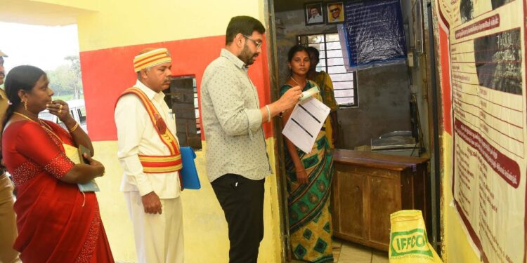 நாகப்பட்டினம் மாவட்டத்தில் விழா மூலம் நியாயவிலைக்கடைகளில் மாவட்ட ஆட்சித்தலைவர் டாக்டர் அ.அருண்தம்புராஜ் இன்று நேரில் பார்வையிட்டு ஆய்வு மேற்கொண்டார்.