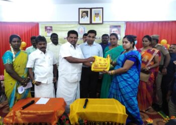 எல்லாத்துறையிலும் பெண்கள் அதிகாhரத்திற்கு வரவேண்டும் புதுக்கோட்டையில் நடைபெற்ற கர்ப்பிணி பெண்களுக்கு ஊட்டசத்து பெட்டகங்களை வழங்கி அமைச்சர் அனிதா ராதாகிருஷ்ணன் பேசினார்.