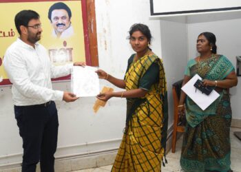 மக்கள் நலன் தான் முக்கியம் முதலமைச்சர் கரத்தை வலுப்படுத்த வேண்டும். மாப்பிள்ளையூரணி ஊராட்சி மன்ற தலைவர் சரவணக்குமார் உருக்கமான பேச்சு