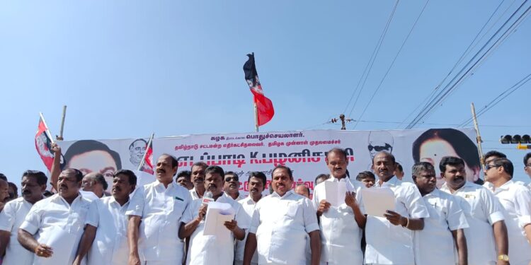 விடியா அரசிற்கு முற்றுப்புள்ளி வைப்போம் – விலைவாசி உயர்வை கண்டித்து நடைபெற்ற ஆர்ப்பாட்டத்தில் தூத்துக்குடி முன்னாள் அமைச்சர்கள் சண்முகநாதன், செல்லப்பாண்டியன் சபதம்