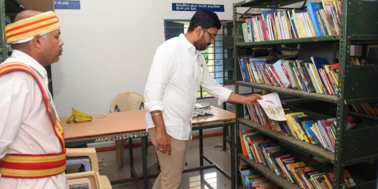 நாகப்பட்டினம் மாவட்டம் கீழையூர் ஊராட்சி ஒன்றிய அலுவலகத்தில் ஒருங்கிணைந்த பள்ளிக்கல்வி சார்பில் ஊராட்சி மன்ற தலைவர்களுக்கான பள்ளி மேலாண்மை குழு பயிற்சி மாவட்ட ஆட்சித்தலைவர் டாக்டர் அ.அருண்தம்புராஜ் தலைமையில் இன்று நடைபெற்றது.