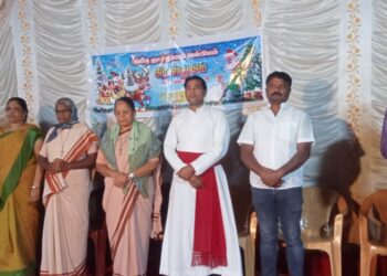 தூத்துக்குடியில் அன்பழகன் 100வது பிறந்தநாளையொட்டி வடக்கு மாவட்ட திமுக சார்பில் அமைச்சர் கீதாஜீவன், மேயர் ஜெகன் பெரியசாமி ஆகியோர் மலர்தூவி மரியாதை செலுத்தினார்கள்.