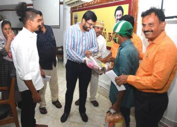 நாகப்பட்டினம் மாவட்ட ஆட்சியர் அலுவலகத்தில்வாராந்திர மக்கள் குறைதீர்க்கும் நாள் கூட்டம் மாவட்ட ஆட்சித்தலைவர் டாக்டர் அ.அருண்தம்புராஜ் தலைமையில் இன்று நடைபெற்றது. 