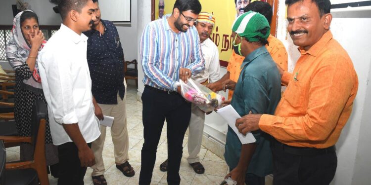 நாகப்பட்டினம் மாவட்ட ஆட்சியர் அலுவலகத்தில்வாராந்திர மக்கள் குறைதீர்க்கும் நாள் கூட்டம் மாவட்ட ஆட்சித்தலைவர் டாக்டர் அ.அருண்தம்புராஜ் தலைமையில் இன்று நடைபெற்றது. 