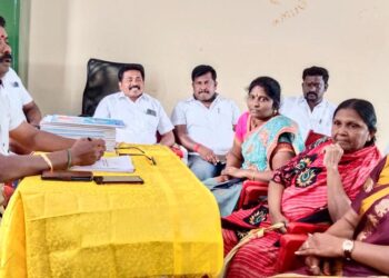 மாப்பிள்ளையூரணி வளர்ச்சிக்கு உதவி வேண்டி கலெக்டரிடம் கோரிக்கை தீர்மானம் சரவணக்குமார் தலைமையில் நிறைவேற்றப்பட்டது.