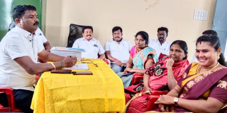 மாப்பிள்ளையூரணி வளர்ச்சிக்கு உதவி வேண்டி கலெக்டரிடம் கோரிக்கை தீர்மானம் சரவணக்குமார் தலைமையில் நிறைவேற்றப்பட்டது.