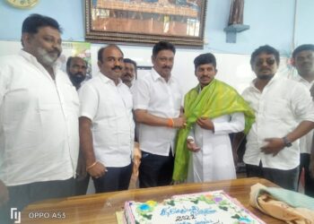 தூத்துக்குடி மாவட்ட பாஜக வழக்கறிஞர் பிரிவு சார்பாக லூசியா மாற்றுத்திறனாளிகள் காப்பகத்தில் கேக் வெட்டி கிறிஸ்துமஸ் விழா கொண்டாடப்பட்டது