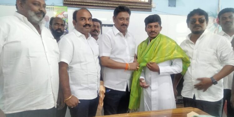 தூத்துக்குடி மாவட்ட பாஜக வழக்கறிஞர் பிரிவு சார்பாக லூசியா மாற்றுத்திறனாளிகள் காப்பகத்தில் கேக் வெட்டி கிறிஸ்துமஸ் விழா கொண்டாடப்பட்டது