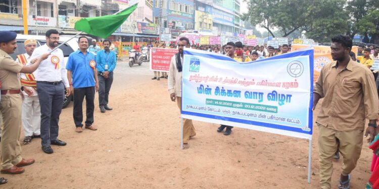 நாகப்பட்டினம் மாவட்டம்  தமிழ்நாடு மின் உற்பத்தி மற்றும் பகிர்மான கழகத்தின் சார்பில் மின்வார சிக்கனம் மற்றும் சேமிப்பு வார விழாவையொட்டி மின்சார சேமிப்பு வழிமுறைகள் குறித்து விழிப்புணர்வு பேரணியை மாவட்ட ஆட்சித்தலைவர் டாக்டர்.அ.அருண்தம்புராஜ் மாவட்ட காவல் கண்காணிப்பாளர் கு.ஜவகர் ஆகியோர் கொடியசைத்து துவக்கி வைத்தனர். 