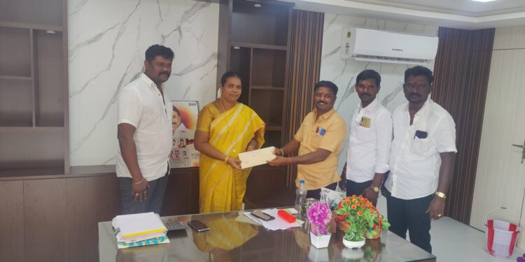 நாகப்பட்டினம் மாவட்ட ஆட்சியர் அலுவலகத்தில் விவசாயிகள் குறைதீர்க்கும் நாள் கூட்டம் மாவட்ட ஆட்சித்தலைவர் டாக்டர் அ.அருண்தம்புராஜ் தலைமையில்   இன்று நடைபெற்றது.