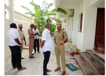 பாஜக மாநில துணைத்தலைவர்  சசிகலா புஷ்பா வீடு, மற்றும் கார் மீது தாக்குதல் : தூத்துக்குடி மாநகராட்சி திமுக கவுன்சிலர்கள், நிர்வாகிகள் மீது பரபரப்பு புகார்!!   காவல்துறையினர் தீவிர விசாரணை