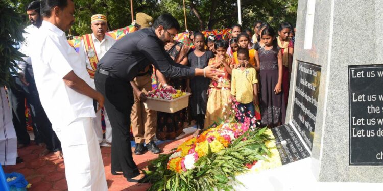 நாகப்பட்டினம் மாவட்ட ஆட்சியர் அலுவலக வளாகத்தில் உள்ள சுனாமி நினைவுப் பூங்காவில் 18-ம் ஆண்டு சுனாமி நினைவு தினத்தையொட்டி மாவட்ட ஆட்சித்தலைவர் டாக்டர் அ.அருண்தம்புராஜ் தமிழ்நாடு தாட்கோ கழக தலைவர் உ.மதிவாணன் நாகப்பட்டினம் சட்டமன்ற உறுப்பினர் ஜெ.முகமது ஷா நவாஸ் கீழ்வேளுர் சட்டமன்ற உறுப்பினர் வி.பி.நாகை மாலி ஆகியோர் அஞ்சலி செலுத்தினர்.