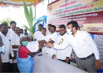 நாகப்பட்டினம் மாவட்டத்தில் மாண்புமிகு தமிழ்நாடு சட்டமன்றப் பேரவை பொதுக் கணக்குக் குழு தலைவர் கு.செல்வபெருந்தகை தலைமையில் தமிழ்நாடு சட்டமன்றப் பேரவை பொதுக் கணக்குக் குழுவினர் மற்றும் மாவட்ட ஆட்சித்தலைவர் டாக்டர்.அ.அருண்தம்புராஜ் கீழ்வேளுர் சட்டமன்ற உறுப்பினர் வி.பி.நாகை மாலி ஆகியோர் இன்று திருப்பூண்டி, கோவில்பத்து, ஆறுகாட்டுத்துறை ஆகிய இடங்களில் நடைப்பெற்று வரும் திட்டபணிகளை பார்வையிட்டு ஆய்வு செய்தனர்.