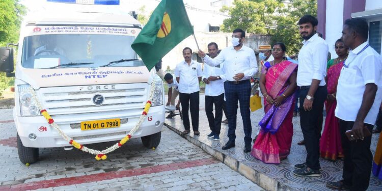 நாகப்பட்டினம் மாவட்ட அரசு மருத்துவக்கல்லூரி மருத்துவமனையில் உள்ள அரசு செவிலியர் பயிற்சி பள்ளியில் தேசிய காசநோய் ஒழிப்பு திட்டம் மற்றும் மாவட்ட காசநோய் மையம் இணைந்து ஒ.என்.ஜி.சி.நிறுவனத்தின் சார்பில் வழங்கப்பட்ட காசநோயை கண்டுபிடிக்கும் கருவி துவக்க விழா மாவட்ட ஆட்சித்தலைவர் டாக்டர் அ.அருண்தம்புராஜ் தலைமையில் இன்று நடைபெற்றது.