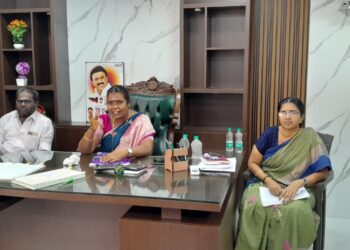 தூத்துக்குடி மாவட்டத்தில் பல்வேறு ஊராட்சி பகுதிகளில் 2022-23ம் ஆண்டு மாவட்ட ஊராட்சி நிதியில்  ரூ 3கோடி 56 லட்சம் திட்ட மதிப்பீட்டில்   வளர்ச்சிப்   பணித் திட்டங்கள் நிறைவேற்றுவதற்கு மாவட்ட ஊராட்சி மன்ற தலைவர் பிரம்மசக்தி தலைமையில் நடைபெற்ற அவசர கூட்டம் !!!