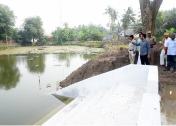 நாகப்பட்டினம் மாவட்ட வளர்ச்சி திட்ட பணிகளை மாவட்ட ஆட்சித்தலைவர் டாக்டர் அ.அருண்தம்புராஜ் செய்தியாளர்களுடன் சென்று ஆய்வு மேற்கொண்டார்.