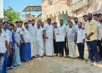 திருச்செந்தூரில் இளைஞரணி உறுப்பினர் சேர்க்கை அமைப்பாளர் ராமஜெயம் துவக்கி வைத்தார். 