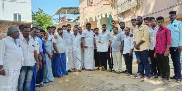 திருச்செந்தூரில் இளைஞரணி உறுப்பினர் சேர்க்கை அமைப்பாளர் ராமஜெயம் துவக்கி வைத்தார்.