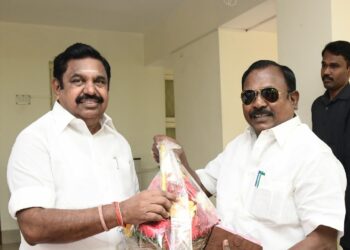 கிறிஸ்துமஸ் விழாவினை சிறப்பித்த எடப்பாடி பழனிச்சாமிக்கு பூங்கொத்து கொடுத்து சி.த.செல்லப்பாண்டியன் நேரில் வாழ்த்து