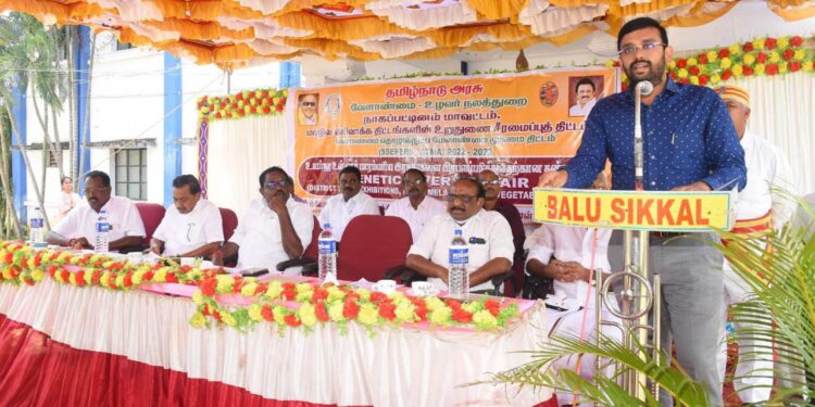 நாகப்பட்டினம் மாவட்டம் சிக்கல், வேளாண் அறிவியல் நிலையத்தில் வேளாண்மை மற்றும் உழவர் நலத்துறையின் மூலம் மாவட்ட அளவிலான விவசாய கருத்தரங்கு மற்றும் உயர்தர உள்ளுர் இரகங்களை பிரபலப்படுத்துவதற்கான கண்காட்சி மாவட்ட ஆட்சித்தலைவர் டாக்டர்.அ.அருண்தம்புராஜ். தலைமையில் தமிழ்நாடு மீன்வளர்ச்சிக் கழக தலைவர் என்.கௌதமன் கீழ்வேளுர் சட்டமன்ற உறுப்பினர் வி.பி.நாகை மாலி ஆகியோர் முன்னிலையில் இன்று நடைபெற்றது.