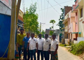 மாப்பிள்ளையூரணி பகுதியில் புதிய மின்கம்பம் அமைக்கும் பணி ஊராட்சி மன்ற தலைவர் சரவணக்குமார் தொடங்கி வைத்தார்.