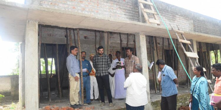 நாகப்பட்டினம் மாவட்டம் திருமருகல் ஊராட்சி ஒன்றியத்திற்குட்பட்ட பகுதிகளில் நடைபெற்று வரும் வளர்ச்சி திட்ட பணிகளை மாவட்ட ஆட்சித்தலைவர் டாக்டர் அ.அருண்தம்புராஜ் இன்று நேரில் பார்வையிட்டு ஆய்வு மேற்கொண்டார்.