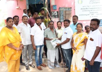 மாப்பிள்ளையூரணியில் பொங்கல் பரிசு தொகுப்பு வழங்கும் திட்டத்தை பஞ். தலைவர் சரவணக்குமார் துவக்கி வைத்தார்