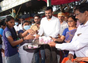 நாகப்பட்டினம்; மாவட்ட ஆட்சியர் அலுவலகத்தில் வாராந்திர மக்கள் குறைதீர்க்கும் நாள் கூட்டம் மாவட்ட ஆட்சித்தலைவர் டாக்டர் அ.அருண்தம்புரா தலைமையில் இன்று நடைபெற்றது.