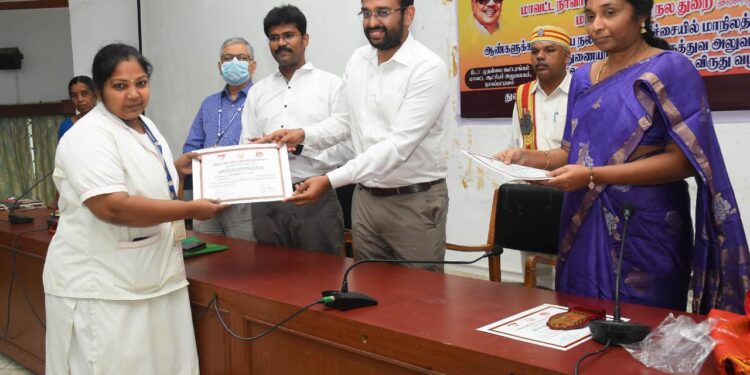 நாகப்பட்டினம்; மாவட்ட ஆட்சியர் அலுவலகத்தில் வாராந்திர மக்கள் குறைதீர்க்கும் நாள் கூட்டம் மாவட்ட ஆட்சித்தலைவர் டாக்டர் அ.அருண்தம்புரா தலைமையில் இன்று நடைபெற்றது.