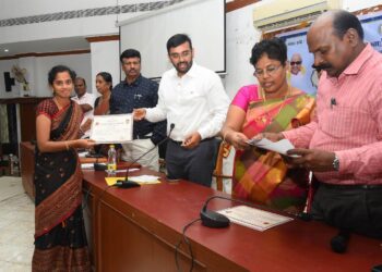 நாகப்பட்டினம் மாவட்ட ஆட்சியர் அலுவலகத்தில்தமிழ் வளர்ச்சித் துறை சார்பில் ஆட்சிமொழிப் பயிலரங்கம் மற்றும் கருத்தரங்கம் மாவட்ட ஆட்சித்தலைவர் டாக்டர்.அ.அருண்தம்புராஜ் தலைமையில் நடைபெற்றது.