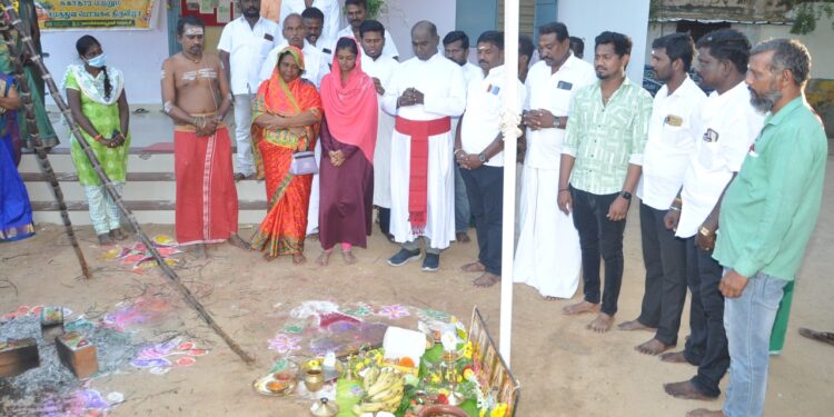 மாப்பிள்ளையூரணி ஊராட்சி மன்றம் சார்பில் தலைவர் சரவணக்குமார் தலைமையில் சமத்துவ பொங்கல் கொண்டாடப்பட்டது. 