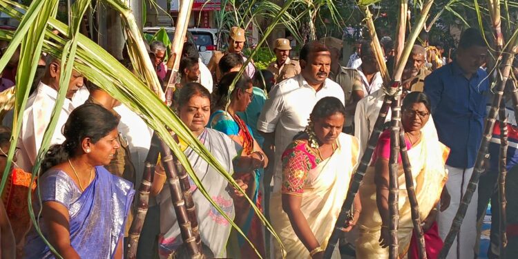 தூத்துக்குடி மாநகராட்சியில் சமத்துவ பொங்கல், பாரம்பரிய விளையாட்டுகளோடு கோலாகலாம் – அமைச்சர் கீதாஜீவன், மேயர் ஜெகன் பெரியசாமி பங்கேற்பு