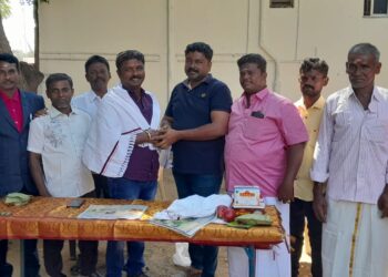 மாப்பிள்ளையூரணி பொதுமக்கள், மற்றும் கட்சி நிர்வாகிகளுக்கு “மக்கள் பஞ். தலைவர் சரவணகுமார்” நேரில் பொங்கல் வாழ்த்துக்கள் தெரிவித்து அசத்தல்!!!!