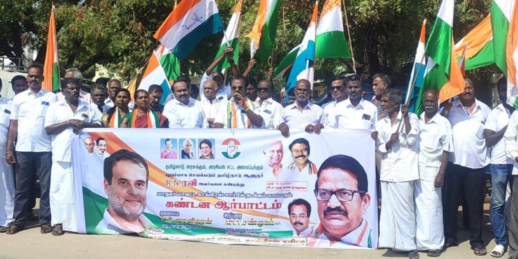 தமிழகத்தில் நடப்பது இ.பி.எஸ். – ஓ.பி.எஸ். அடிமை அரசு அல்ல – தன்மானமுள்ள தமிழர்களின் தலைவன் ஸ்டாலின் அரசு தூத்துக்குடி காங்கிரஸ் ஆர்ப்பாட்டத்தில் கவர்னருக்கு எச்சரிக்கை