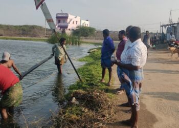 தூத்துக்குடி மாநகராட்சி 51 வது வார்டு பகுதியில் 5 நாள் குடிநீரின்றி தவித்த பொதுமக்கள் : அதிரடியாக களமிறங்கிய அதிமுக கவுன்சிலர்!! பொதுமக்கள் பாராட்டு!!!