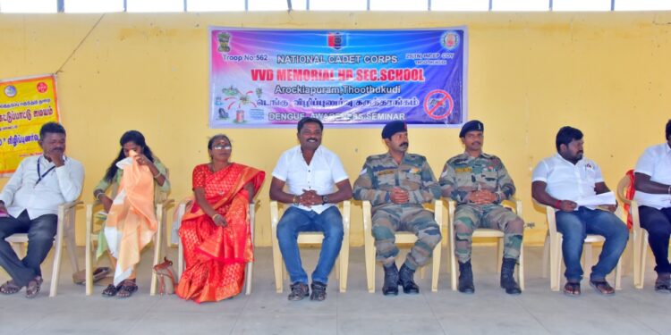 விவிடி நினைவு மேல்நிலைப்பள்ளியில் டெங்கு விழிப்புணர்வு கருத்தரங்கம்:   பஞ். தலைவர் சரவணகுமார் பங்கேற்பு!!