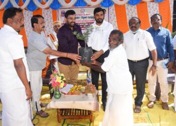 நாகப்பட்டினம் மாவட்டம் திருமருகல் ஊராட்சி ஒன்றியத்திற்குட்பட்ட ஊராட்சி பகுதிகளில் புதிதாக கட்டப்பட்டுள்ள கட்டிடங்களை மாண்புமிகு சுற்றுச்சூழல் காலநிலை மாற்றத்துறை மற்றும் முன்னாள் படை வீரர் நலத்துறை அமைச்சர் சிவ.வீ.மெய்யநாதன் இன்று திறந்து வைத்தார். மாவட்ட ஆட்சித்தலைவர் டாக்டர்.அ.அருண்தம்புராஜ் உடன் உள்ளார்.