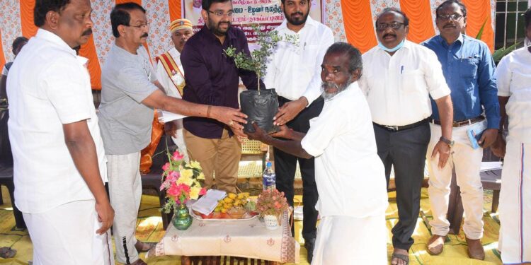 நாகப்பட்டினம் மாவட்டம் திருமருகல் ஊராட்சி ஒன்றியத்திற்குட்பட்ட ஊராட்சி பகுதிகளில் புதிதாக கட்டப்பட்டுள்ள கட்டிடங்களை மாண்புமிகு சுற்றுச்சூழல் காலநிலை மாற்றத்துறை மற்றும் முன்னாள் படை வீரர் நலத்துறை அமைச்சர் சிவ.வீ.மெய்யநாதன் இன்று திறந்து வைத்தார். மாவட்ட ஆட்சித்தலைவர் டாக்டர்.அ.அருண்தம்புராஜ் உடன் உள்ளார்.