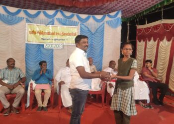 பெற்றோர்களையும் ஆசிரியர்களையும் இரு கண்களாக மதிக்க வேண்டும் ஊராட்சி மன்ற தலைவர் சரவணக்குமார் அறிவுரை