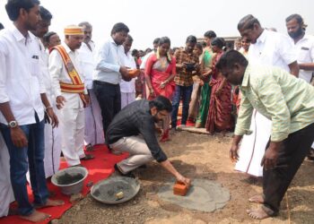 நாகப்பட்டினம் மாவட்டம் தலைஞாயிறு மற்றும் வேதாரண்யம் ஊராட்சி ஒன்றியத்திற்குட்பட்ட பகுதிகளில் நடைபெற்று வரும் பணிகளை மாவட்ட ஆட்சித்தலைவர் டாக்டர் அ.அருண்தம்புராஜ நேரில் பார்வையிட்டு ஆய்வு மேற்கொண்டார்.