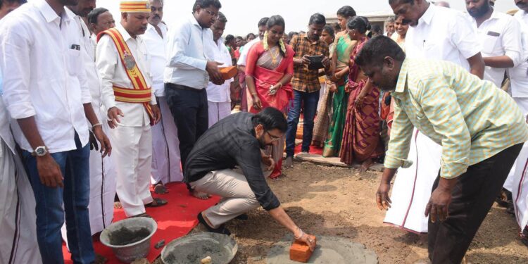நாகப்பட்டினம் மாவட்டம் தலைஞாயிறு மற்றும் வேதாரண்யம் ஊராட்சி ஒன்றியத்திற்குட்பட்ட பகுதிகளில் நடைபெற்று வரும் பணிகளை மாவட்ட ஆட்சித்தலைவர் டாக்டர் அ.அருண்தம்புராஜ நேரில் பார்வையிட்டு ஆய்வு மேற்கொண்டார்.