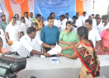 மாப்பிள்ளையூரணியில் 528 அடுக்கு மாடி குடியிருப்பு கனிமொழி எம்.பி அடிக்கல் நாட்டினார்.