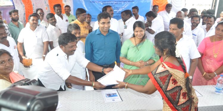 மாப்பிள்ளையூரணியில் 528 அடுக்கு மாடி குடியிருப்பு கனிமொழி எம்.பி அடிக்கல் நாட்டினார்.