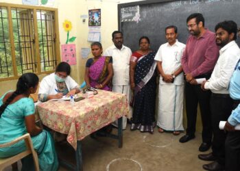 கலைஞரின் வருமுன் காப்போம் திட்ட சிறப்பு மருத்துவ முகாமினை நாகப்பட்டினம் MP  எம்.செல்வராஜ் குத்துவிக்கேற்றி தொடங்கி வைத்தார்