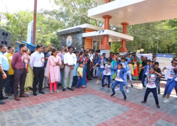 தூத்துக்குடி அரசு விழாவில் அலட்சியம் – வேடிக்கை பார்த்த கலெக்டர்