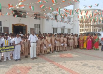 வேதாரணியத்தில் 74 வது குடியரசு தினத்தை முன்னிட்டு அனைத்து அரசு அலுவலகங்களிலும் தேசிய கொடி ஏற்றி கொண்டாட்டம்.