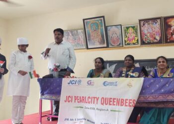 ஜேசிஐ பியர்ல் சிட்டி குயின் பீஸ் சார்பில்  குடியரசு தின விழா தூத்துக்குடியில் உள்ள விரிவாக்க நடுநிலைப்பள்ளியில் கொண்டாடப்பட்டது.