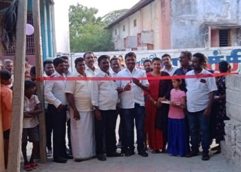 வடக்கு சோட்டையன் தோப்பு பகுதியில் பேவர் பிளாக் சாலையை ஊராட்சி மன்ற தலைவர் சரவணக்குமார் திறந்து வைத்தார்.