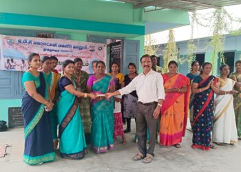 ஏ.பி.சி மகாலட்சுமி மகளிர் கல்லூரி நாட்டுநலப் பணி திட்டம் மற்றும் ஆங்கிலத்துறை சார்பில் செவித்திறன் குன்றியோர் மேல்நிலைப்பள்ளியில் சர்வோதயா தினத்தினை முன்னிட்டு பள்ளி குழந்தைகளுக்கு நன்கொடை